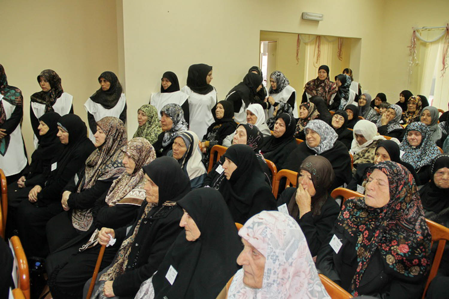 مركز رعاية المسنين في كفرفيلا يكرم الام في عيدهامركز رعاية المسنين في كفرفيلا يكرم الام في عيدها